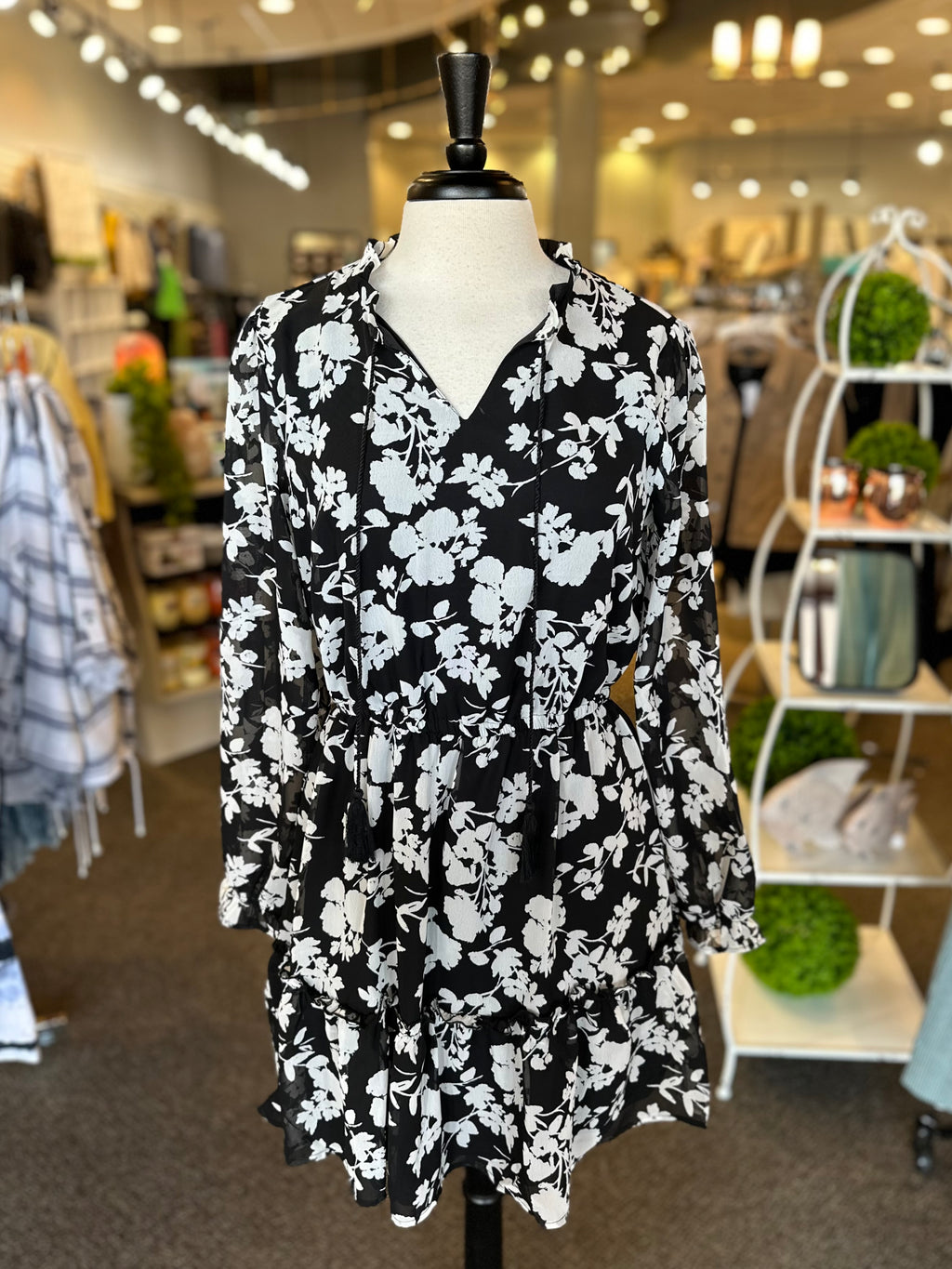Keren Hart Long Sleeve Floral Print Dress with V-Neck
