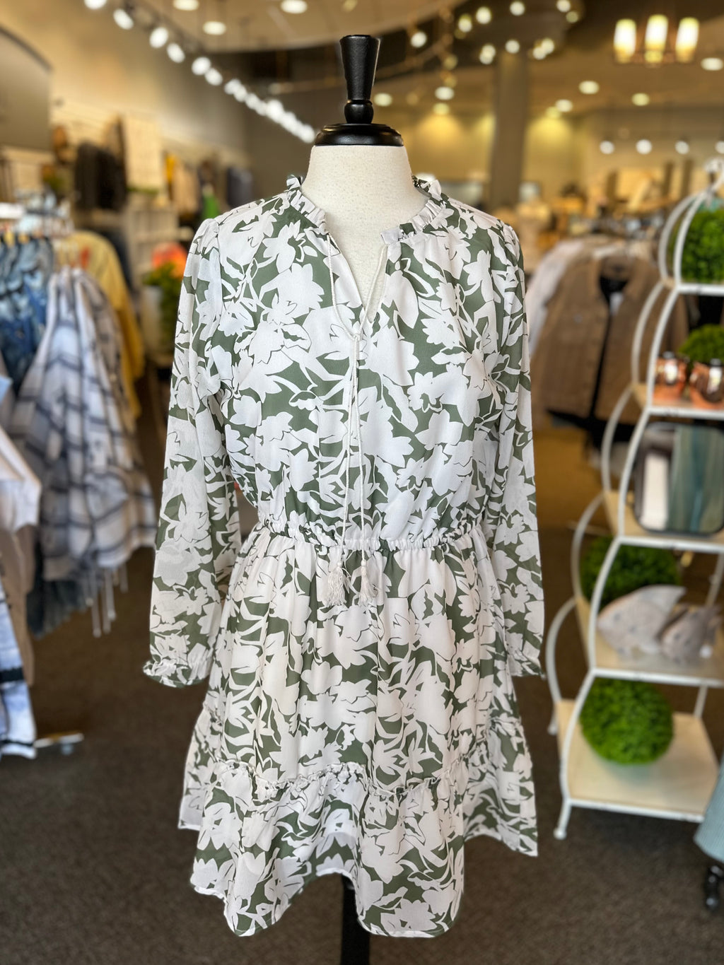 Keren Hart Long Sleeve Floral Print Dress with V-Neck