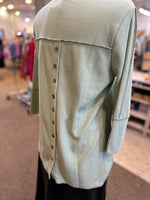Lulu B Textured V-Neck 3/4 Sleeve with Button Back