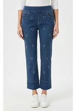 Ethyl Pull-On Capri Embroidered with Stars