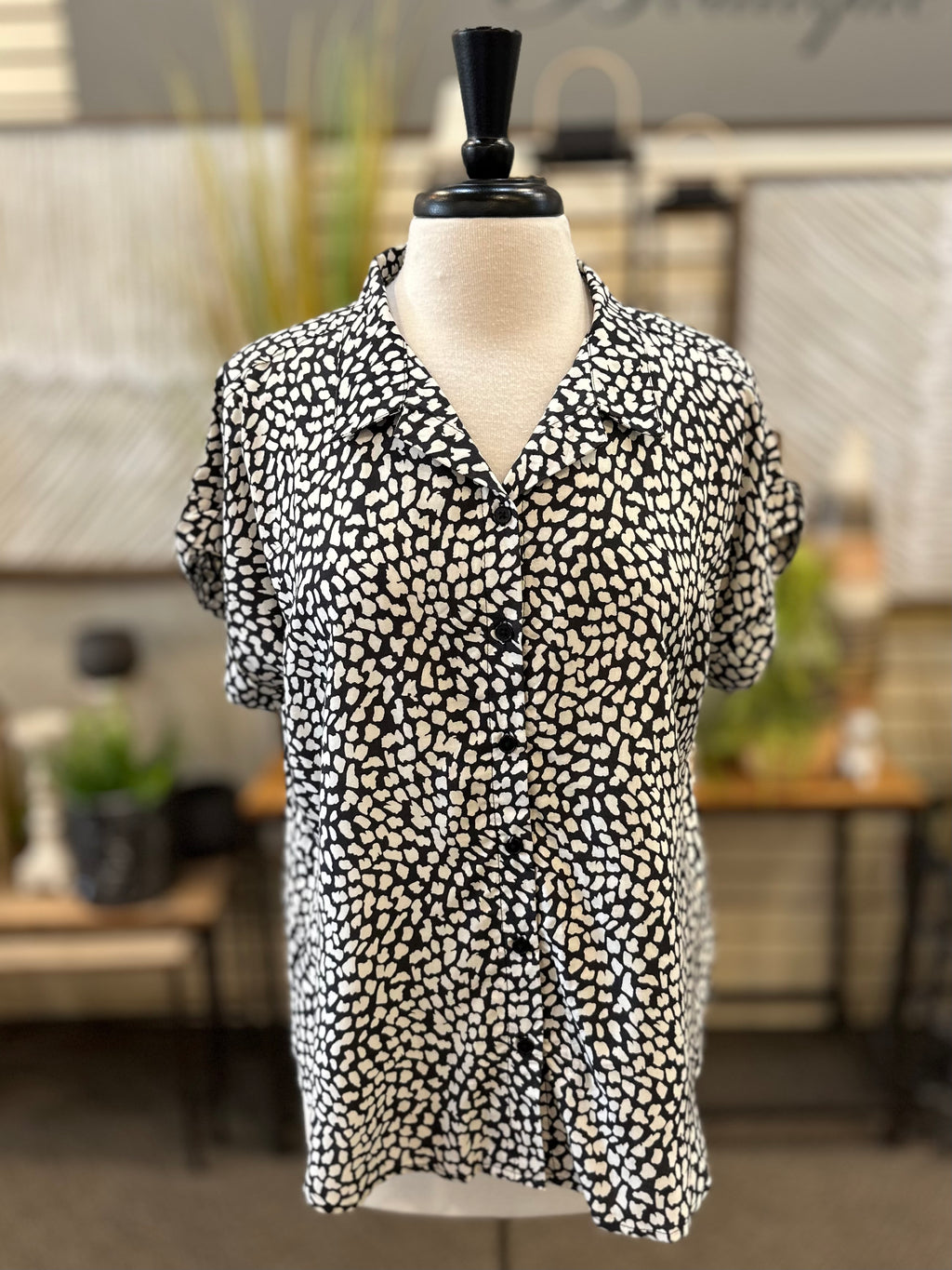 Keren Hart Short Sleeve Button Down Collared Blouse - Animal Print