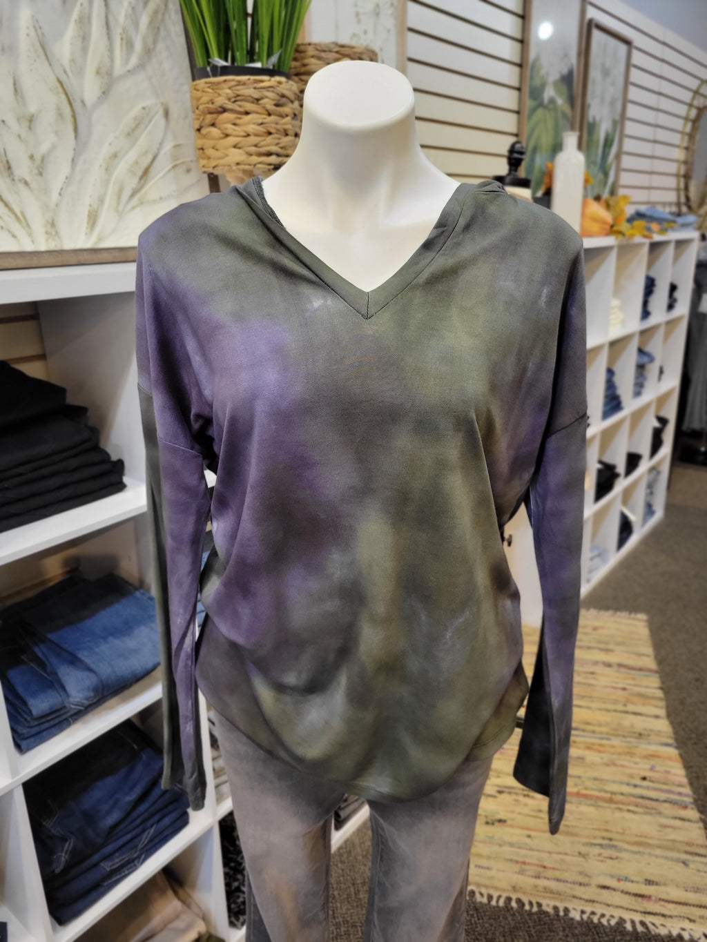 Keren Hart V-Neck Tie Dye Hoodie